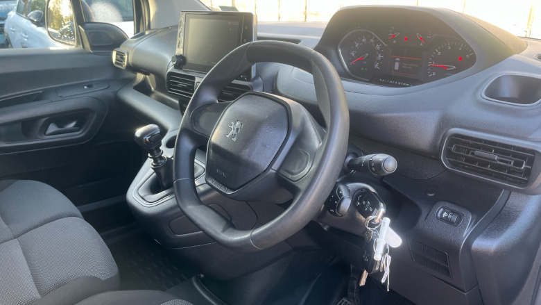 Peugeot Partner Long Diesel 950 1.5 BlueHDi 100 Professional Premium + Van